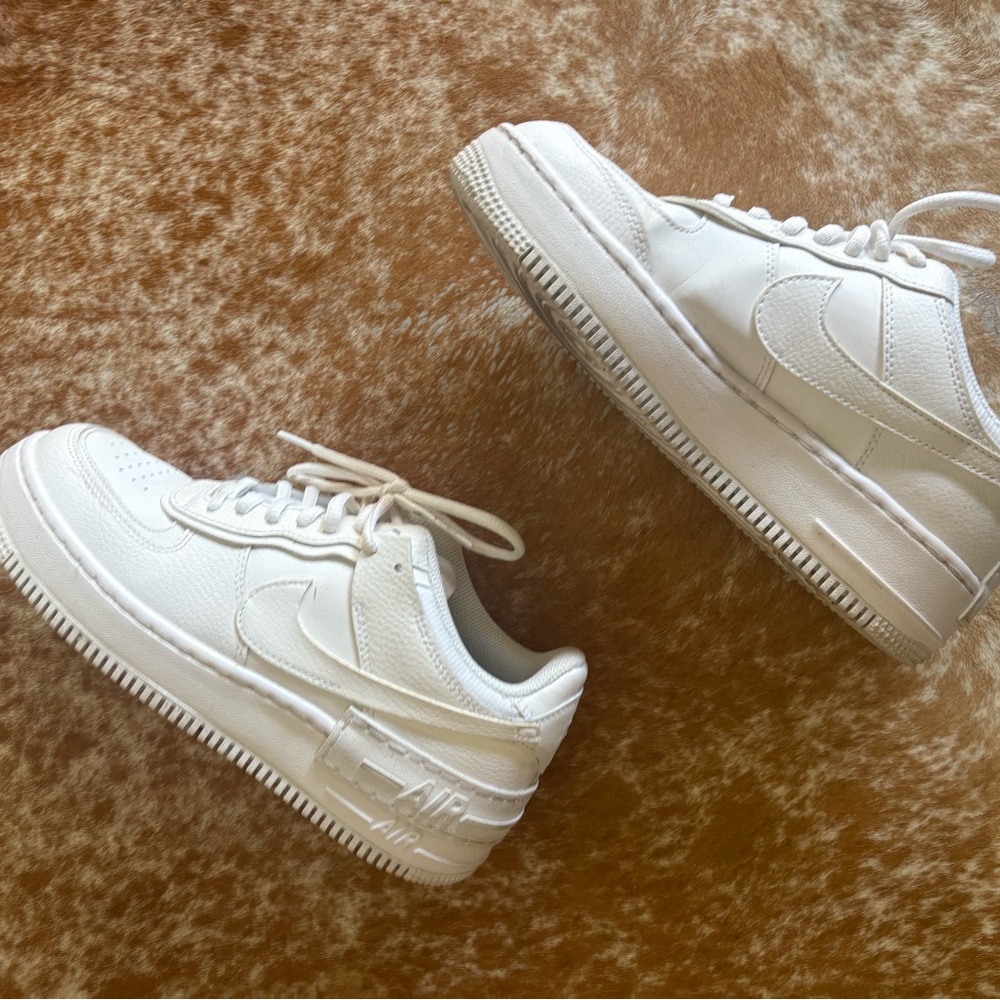 Nike White Women's Sneakers - Picture 2 of 5